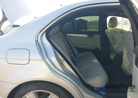 2010 Mercedes-Benz C 300 Sport из США, поврежденный, VIN WDDGF5EB7AF419150